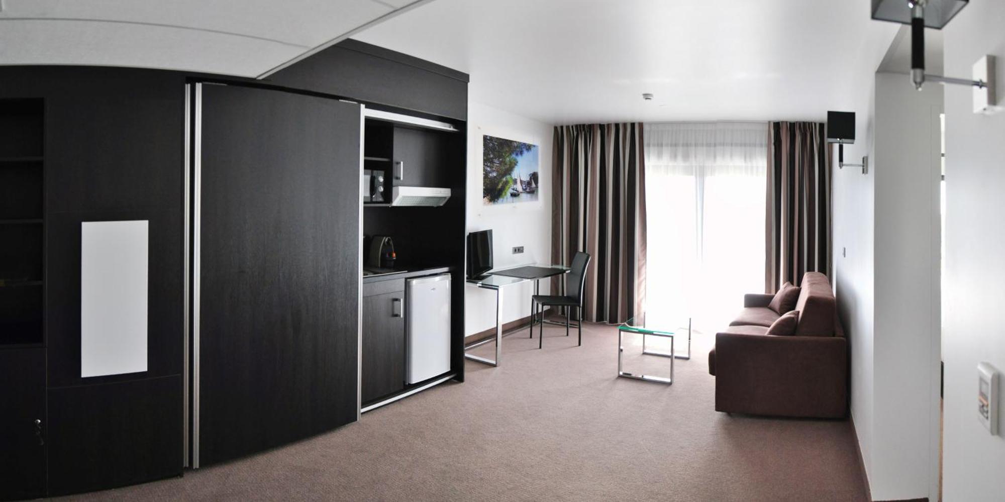 ゴールデン チューリップ ポルニックアパートホテル 部屋 写真